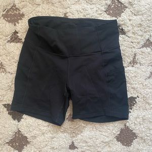Lulu lemon biker shorts with side pockets